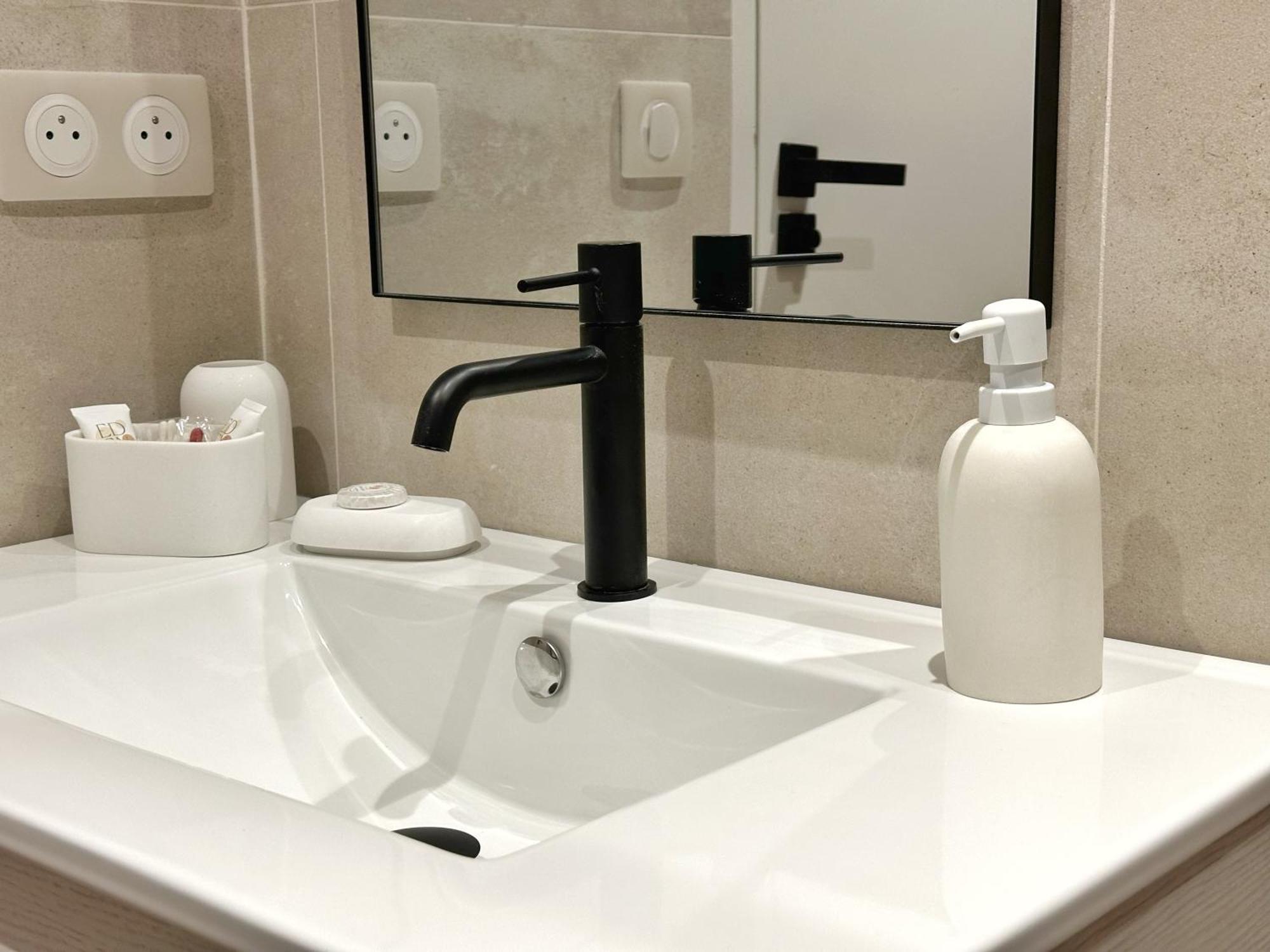La Maison Cavet 5 Appartements De Standing Au Coeur Du Village ซานารี-ซูร์-แมร์ ภายนอก รูปภาพ